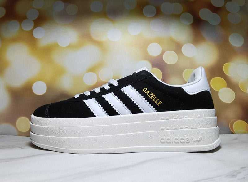 Les baskets Adidas Gazelle Bolt revisitent un classique emblématique avec une touche contemporaine, alliant style rétro et confort moderne.