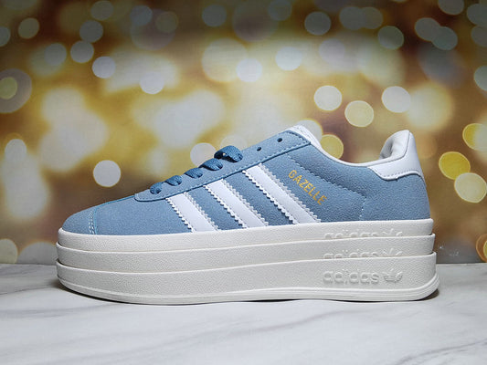 Les baskets Adidas Gazelle Bolt revisitent un classique emblématique avec une touche contemporaine, alliant style rétro et confort moderne.