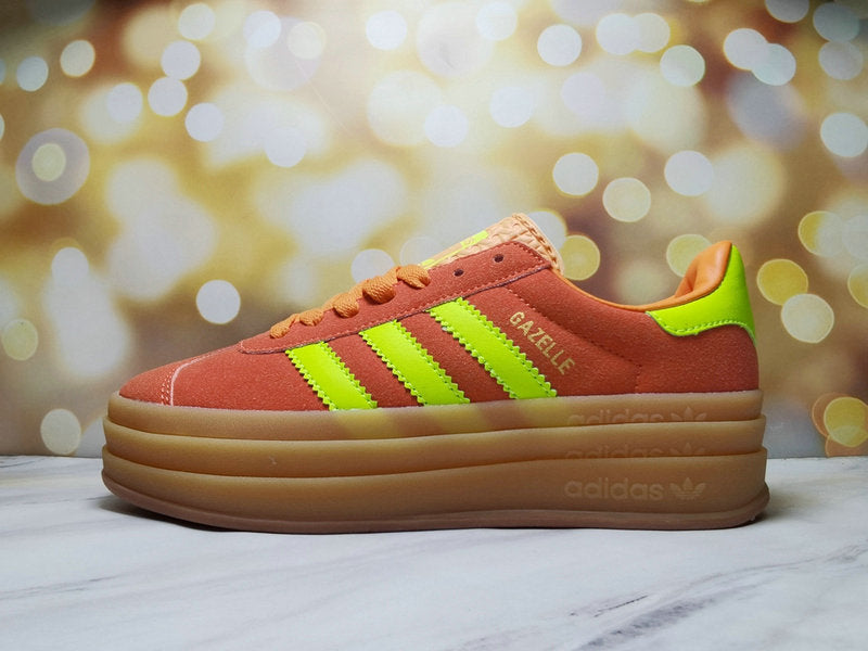Les baskets Adidas Gazelle Bolt revisitent un classique emblématique avec une touche contemporaine, alliant style rétro et confort moderne.