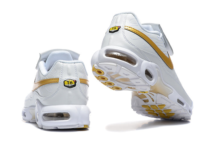 Les baskets Nike Air Max Tiempo combinent design emblématique et technologie avancée pour offrir une chaussure à la fois élégante et performante. Pas cher.  Le moins cher.