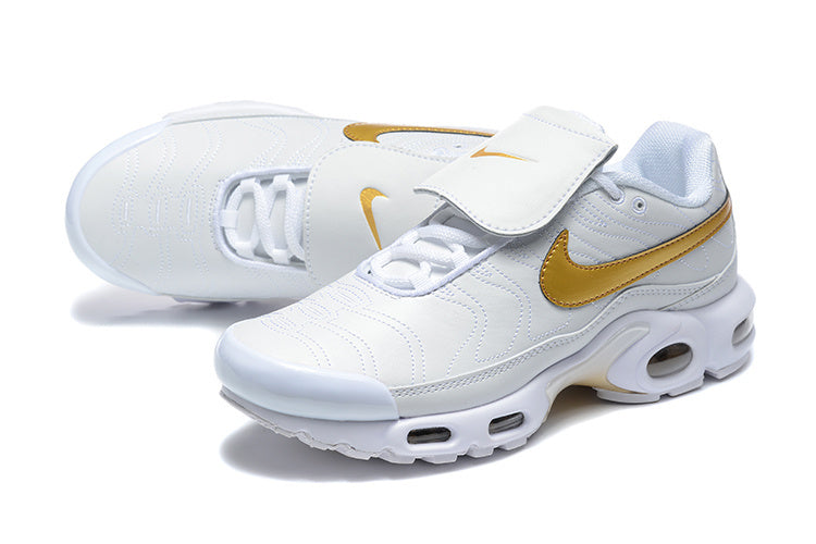 Les baskets Nike Air Max Tiempo combinent design emblématique et technologie avancée pour offrir une chaussure à la fois élégante et performante. Pas cher.  Le moins cher.