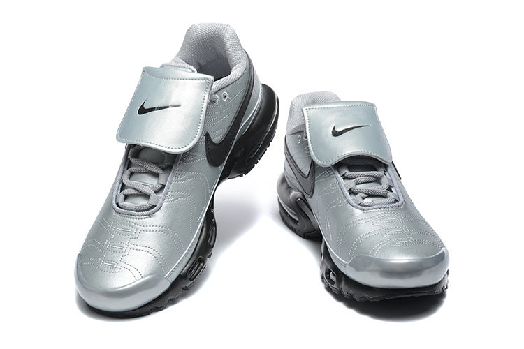 Les baskets Nike Air Max Tiempo combinent design emblématique et technologie avancée pour offrir une chaussure à la fois élégante et performante. Pas cher.  Le moins cher.