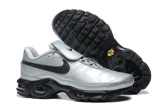 Les baskets Nike Air Max Tiempo combinent design emblématique et technologie avancée pour offrir une chaussure à la fois élégante et performante. Pas cher.  Le moins cher.