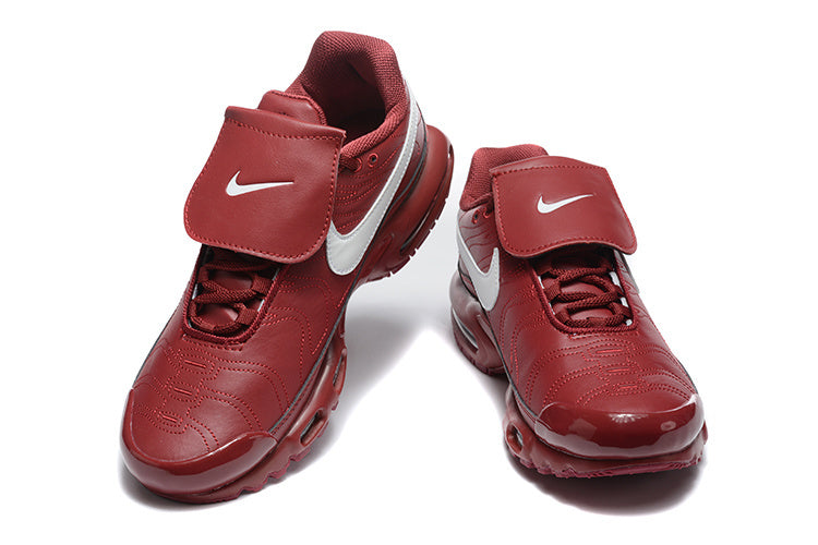 Les baskets Nike Air Max Tiempo combinent design emblématique et technologie avancée pour offrir une chaussure à la fois élégante et performante. Pas cher.  Le moins cher.