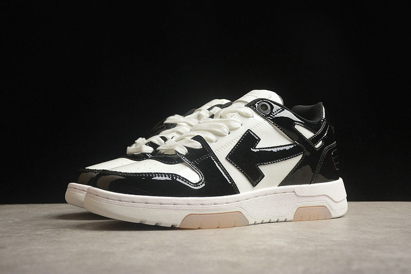 Découvrez les baskets Off-white, fusion parfaite de la mode haut de gamme et du streetwear. Osez un style audacieux avec ces pièces uniques !