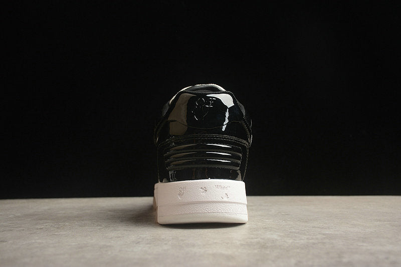 Découvrez les baskets Off-white, fusion parfaite de la mode haut de gamme et du streetwear. Osez un style audacieux avec ces pièces uniques !