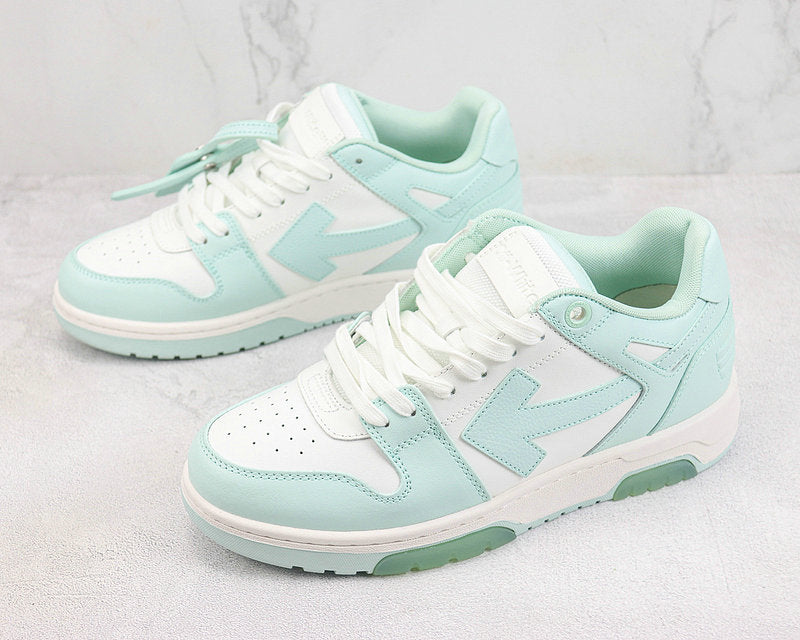 Découvrez les baskets Off-white, fusion parfaite de la mode haut de gamme et du streetwear. Osez un style audacieux avec ces pièces uniques !