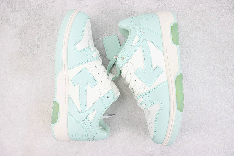 Découvrez les baskets Off-white, fusion parfaite de la mode haut de gamme et du streetwear. Osez un style audacieux avec ces pièces uniques !