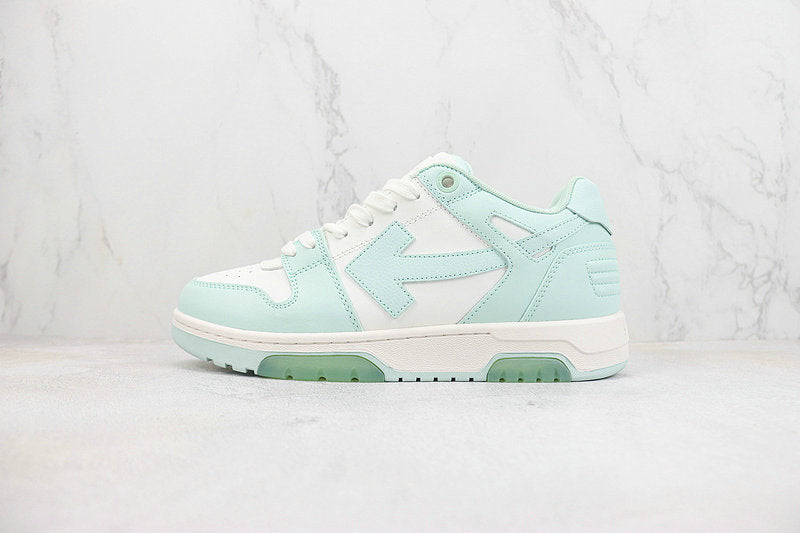 Découvrez les baskets Off-white, fusion parfaite de la mode haut de gamme et du streetwear. Osez un style audacieux avec ces pièces uniques !