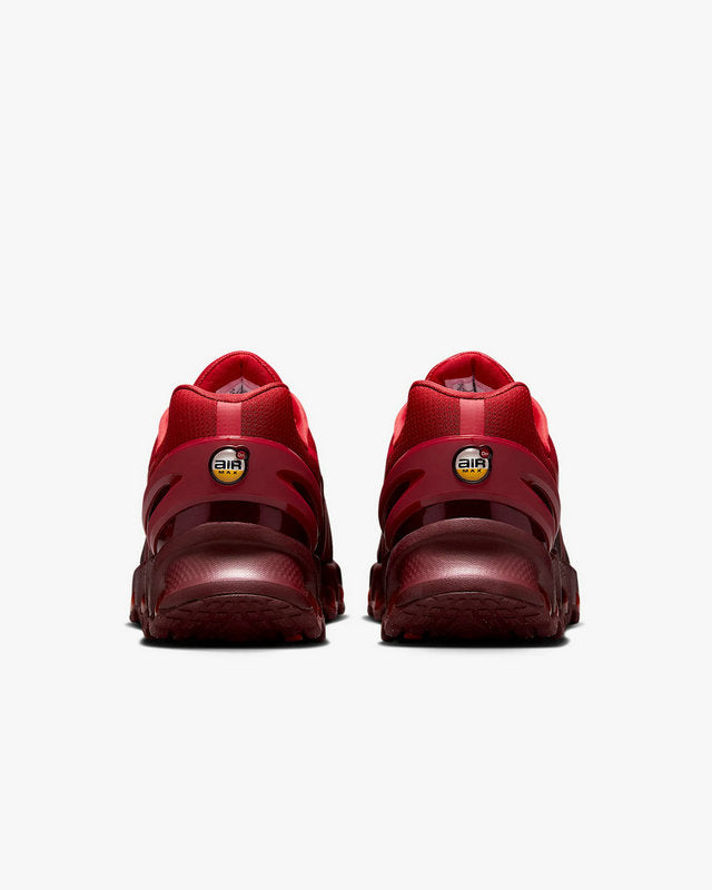 Les baskets Nike Air Max DN8 combinent innovation et design moderne pour offrir un style dynamique et une performance inégalée.pas cher . Le moins cher.