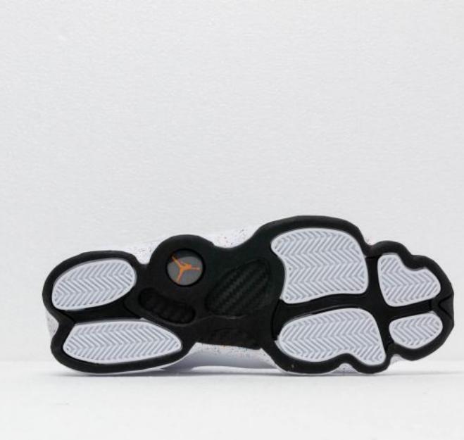 Les  baskets Air Jordan 6 Retro "Pantone" Femme permettent de personnaliser votre style tout en bénéficiant d’un confort supérieur.