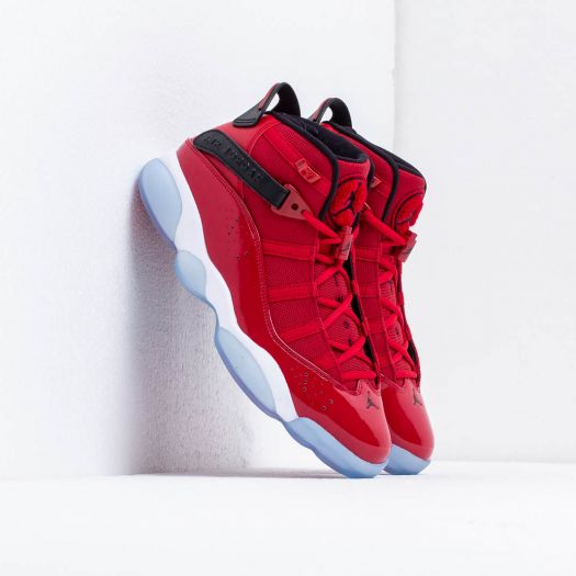 Les  baskets Air Jordan 6 Retro "Pantone" Femme permettent de personnaliser votre style tout en bénéficiant d’un confort supérieur.
