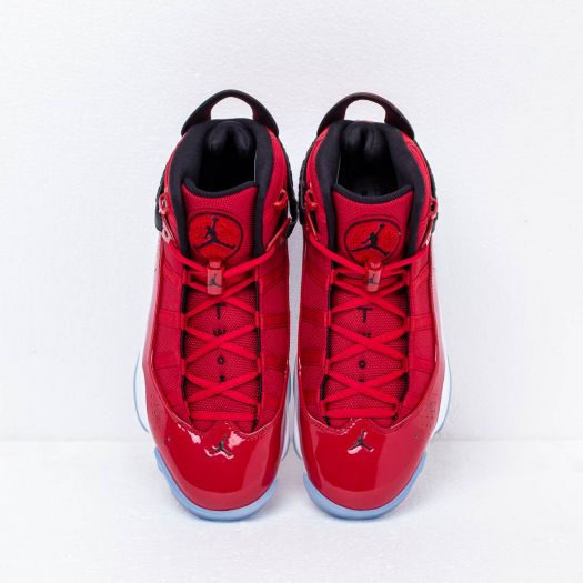 Les  baskets Air Jordan 6 Retro "Pantone" Femme permettent de personnaliser votre style tout en bénéficiant d’un confort supérieur.