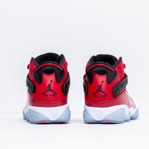 Les  baskets Air Jordan 6 Retro "Pantone" Femme permettent de personnaliser votre style tout en bénéficiant d’un confort supérieur.