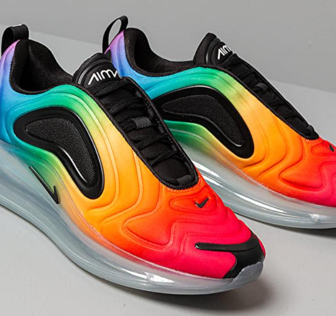 Les baskets Nike Air Max 720 Femme incarnent l’innovation et le style futuriste de Nike.
