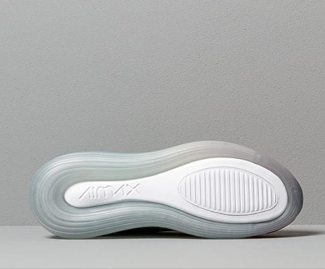 Les baskets Nike Air Max 720 Femme incarnent l’innovation et le style futuriste de Nike.