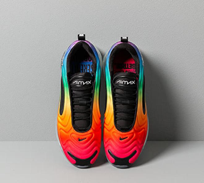 Les baskets Nike Air Max 720 Femme incarnent l’innovation et le style futuriste de Nike.