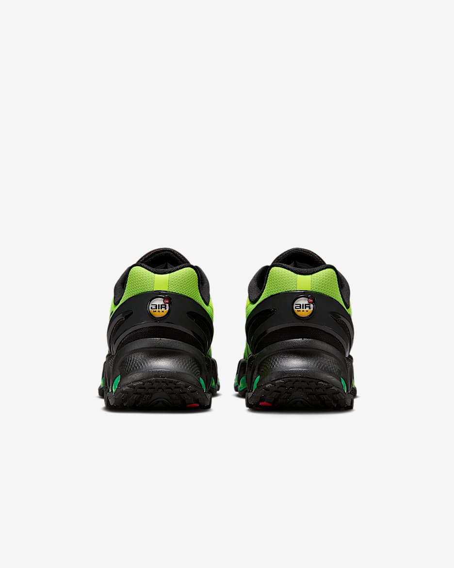 Les baskets Nike Air Max DN8 combinent innovation et design moderne pour offrir un style dynamique et une performance inégalée.pas cher . Le moins cher.