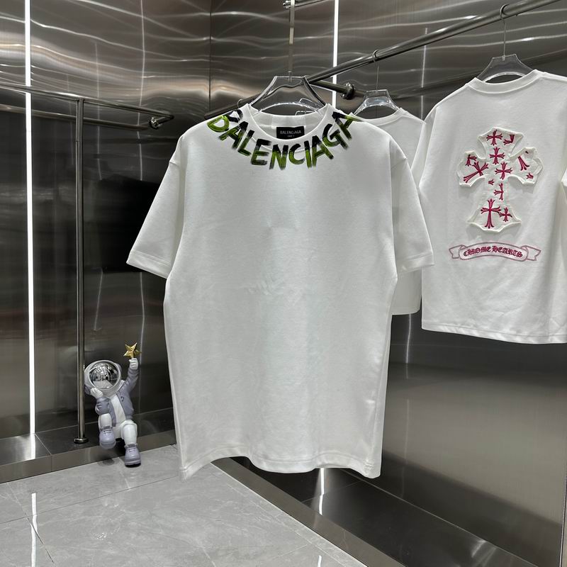 Les polos T-shirt Balenciaga pour homme incarnent l’élégance contemporaine avec une touche de minimalisme audacieux. A des prix abordable 