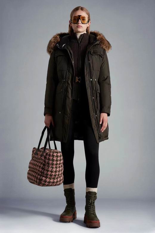 Les doudounes manteau Moncler Femme, ainsi que les Moncler Femme, incarnent un style et un raffinement incomparables.