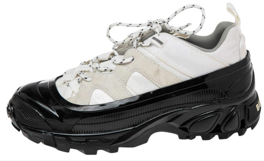 les chaussures Burberry Femme sont un témoignage de l'engagement de Burberry à combiner style et sophistication.