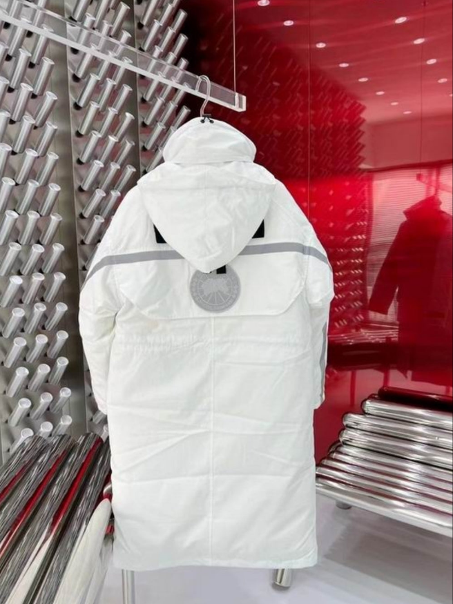 Les doudounes Canada Goose allient élégance et chaleur pour offrir une protection optimale contre le froid. Leur design sophistiqué et leurs matériaux de haute qualité. Pas cher. Le moins cher.