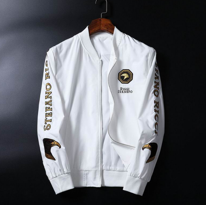 Les vestes Armani allient élégance et modernité. Leur design sophistiqué et leurs matériaux haut de gamme en font un choix incontournable.pas cher. Le moins cher.