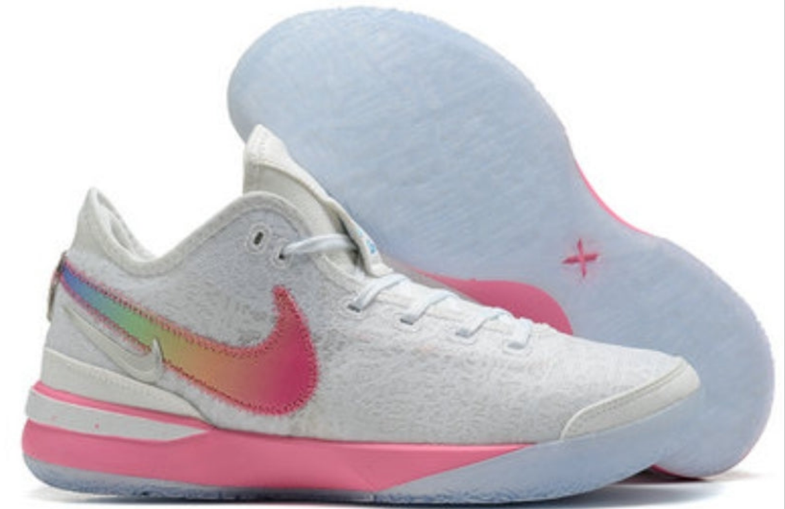 Les baskets LeBron James offrent un style emblématique et une performance exceptionnelle.