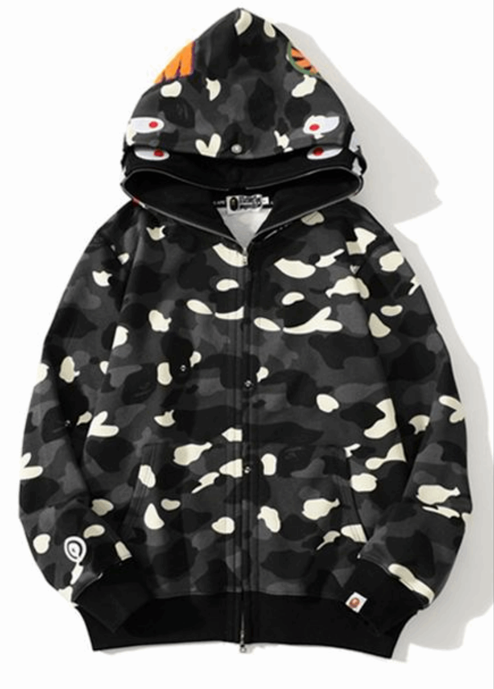 Les sweats Bape Sta pour homme incarnent l’essence du streetwear avec un design audacieux et reconnaissable, propre à la marque A Bathing Ape (Bape).