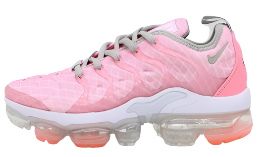 Les Nike Air Vapormax Plus TN Femme incarnent une fusion audacieuse entre l’héritage des baskets TN des années 90 et l’innovation moderne de la technologie Vapormax.