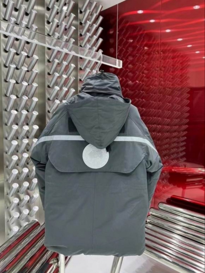 Les doudounes Canada Goose allient élégance et chaleur pour offrir une protection optimale contre le froid. Leur design sophistiqué et leurs matériaux de haute qualité. Pas cher. Le moins cher.
