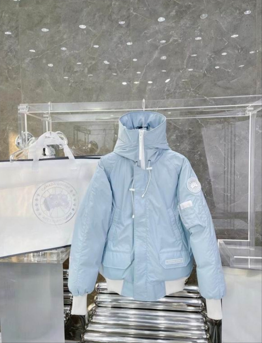 Les doudounes Canada Goose allient élégance et chaleur pour offrir une protection optimale contre le froid. Leur design sophistiqué et leurs matériaux de haute qualité. Pas cher. Le moins cher.