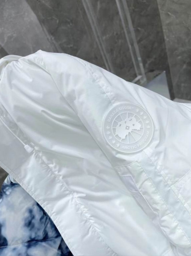 Les doudounes Canada Goose allient élégance et chaleur pour offrir une protection optimale contre le froid. Leur design sophistiqué et leurs matériaux de haute qualité. Pas cher. Le moins cher.