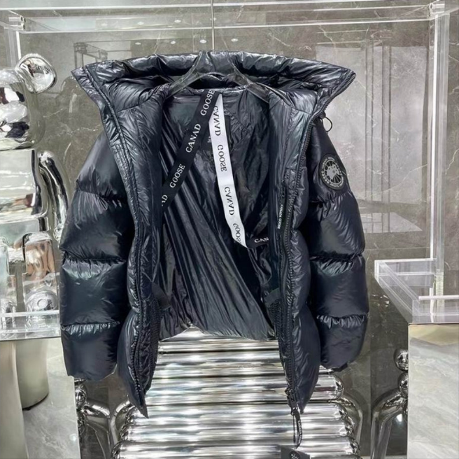 Les doudounes Canada Goose allient élégance et chaleur pour offrir une protection optimale contre le froid. Leur design sophistiqué et leurs matériaux de haute qualité. Pas cher. Le moins cher.