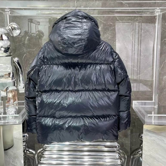 Les doudounes Canada Goose allient élégance et chaleur pour offrir une protection optimale contre le froid. Leur design sophistiqué et leurs matériaux de haute qualité. Pas cher. Le moins cher.