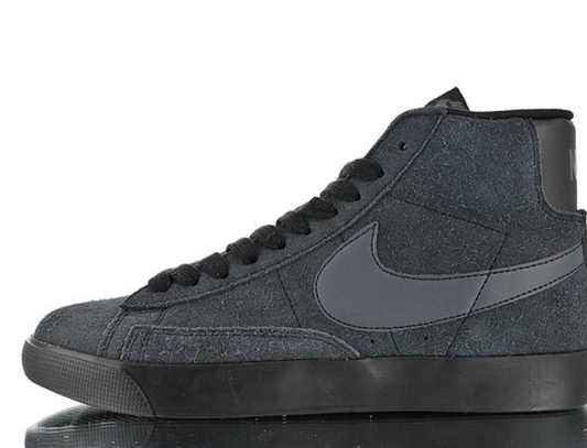 Résultats de l'évolution emblématique de la ligne Nike, les Nike Blazer Mid sont un témoignage de l'engagement de Nike à combiner style et innovation.