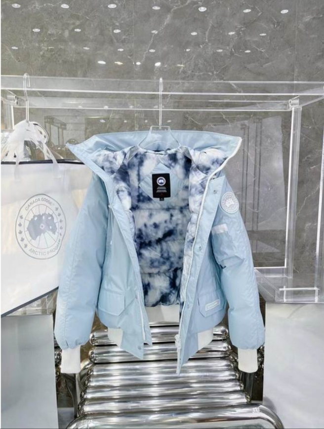 Les doudounes Canada Goose allient élégance et chaleur pour offrir une protection optimale contre le froid. Leur design sophistiqué et leurs matériaux de haute qualité. Pas cher. Le moins cher.