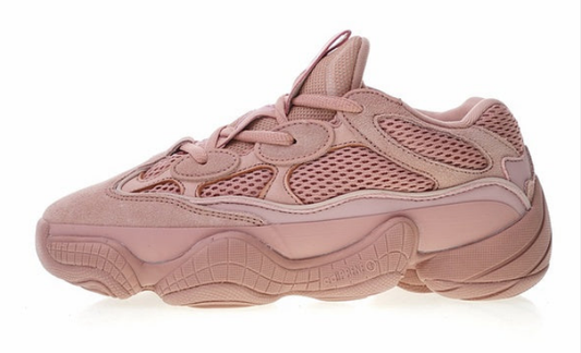 Les Yeezy 500 sont des pièces maîtresses de la mode. Depuis leur introduction. Les Yeezy 500 Femme permettent de personnaliser votre style tout en bénéficiant d’un confort supérieur.