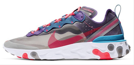 Résultant de l'innovation continue de Nike, les baskets Nike React Art3mis Femme illustrent l'engagement de la marque à allier design et technologie.
