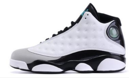 Les  baskets  Air Jordan 13 "Love & Respect" (Black and White) Femme permettent de personnaliser votre style tout en bénéficiant d’un confort supérieur.