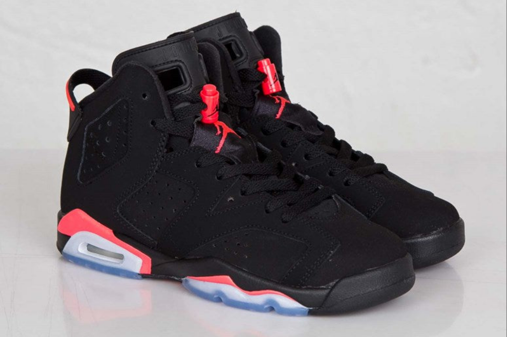 Les  baskets Air Jordan 6 Retro "Pantone" Femme permettent de personnaliser votre style tout en bénéficiant d’un confort supérieur.