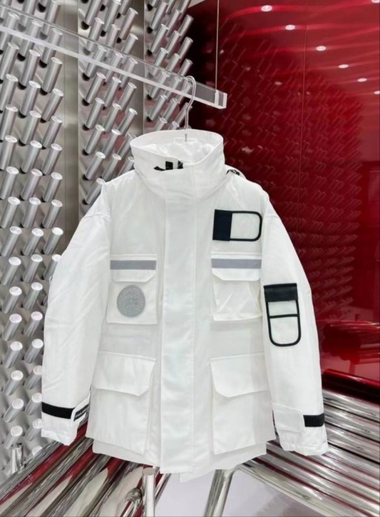 Les doudounes Canada Goose allient élégance et chaleur pour offrir une protection optimale contre le froid. Leur design sophistiqué et leurs matériaux de haute qualité. Pas cher. Le moins cher.