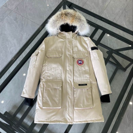 Les doudounes Canada Goose allient élégance et chaleur pour offrir une protection optimale contre le froid. Leur design sophistiqué et leurs matériaux de haute qualité. Pas cher. Le moins cher.