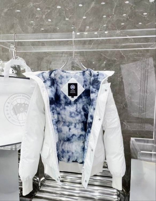 Les doudounes Canada Goose allient élégance et chaleur pour offrir une protection optimale contre le froid. Leur design sophistiqué et leurs matériaux de haute qualité. Pas cher. Le moins cher.