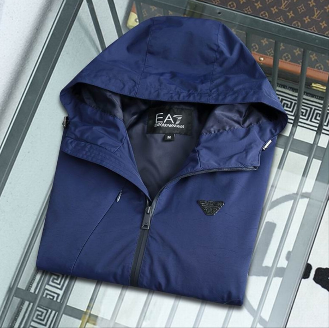 Les vestes Armani allient élégance et modernité. Leur design sophistiqué et leurs matériaux haut de gamme en font un choix incontournable.pas cher. Le moins cher.