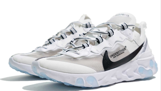 Résultant de l'innovation continue de Nike, les baskets Nike React Art3mis Femme illustrent l'engagement de la marque à allier design et technologie.