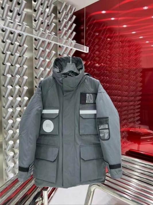 Les doudounes Canada Goose allient élégance et chaleur pour offrir une protection optimale contre le froid. Leur design sophistiqué et leurs matériaux de haute qualité. Pas cher. Le moins cher.