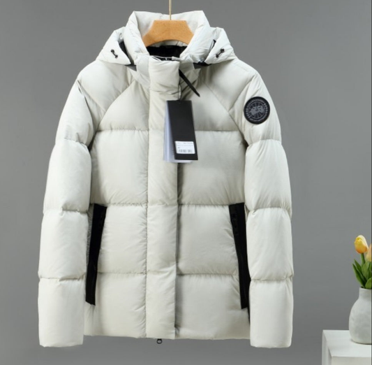 Les doudounes Canada Goose allient élégance et chaleur pour offrir une protection optimale contre le froid. Leur design sophistiqué et leurs matériaux de haute qualité. Pas cher. Le moins cher.