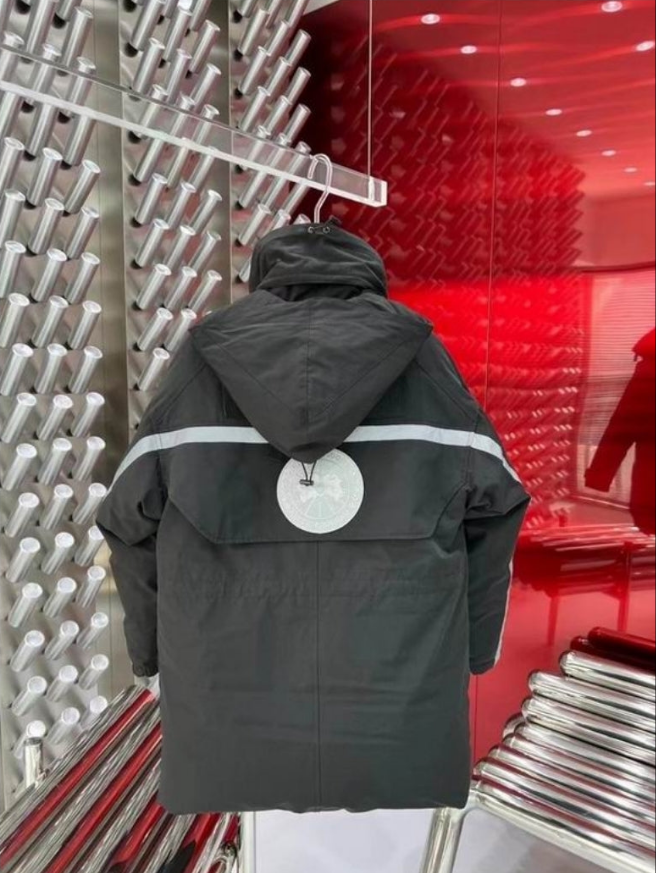 Les doudounes Canada Goose allient élégance et chaleur pour offrir une protection optimale contre le froid. Leur design sophistiqué et leurs matériaux de haute qualité. Pas cher. Le moins cher.