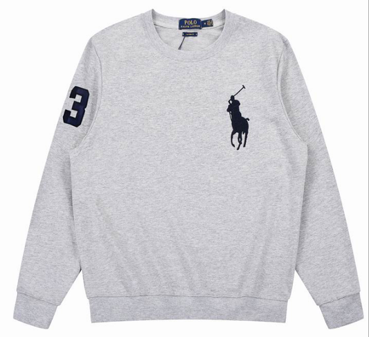 Le sweat Ralph Lauren allie performance et style. Son design élégant et sa qualité supérieure le rendent indispensable pour les amateurs de mode. Fabriqué avec des matériaux de qualité, ce sweat offre un confort optimal et un look raffiné.